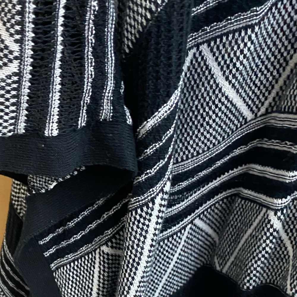 Bcbgeneration - Geometric Pattern Shawl - One Size - image 5